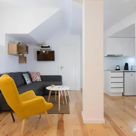 Casa Do Castelo 1- Work Or Relax In The Historic Heart Of Lisbon!-2